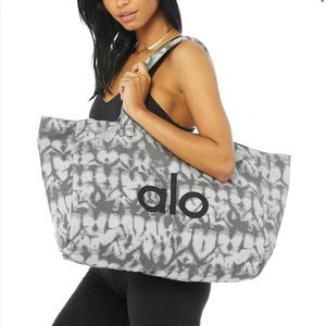 NWT Alo Yoga Tie Dye Large Tote Bag